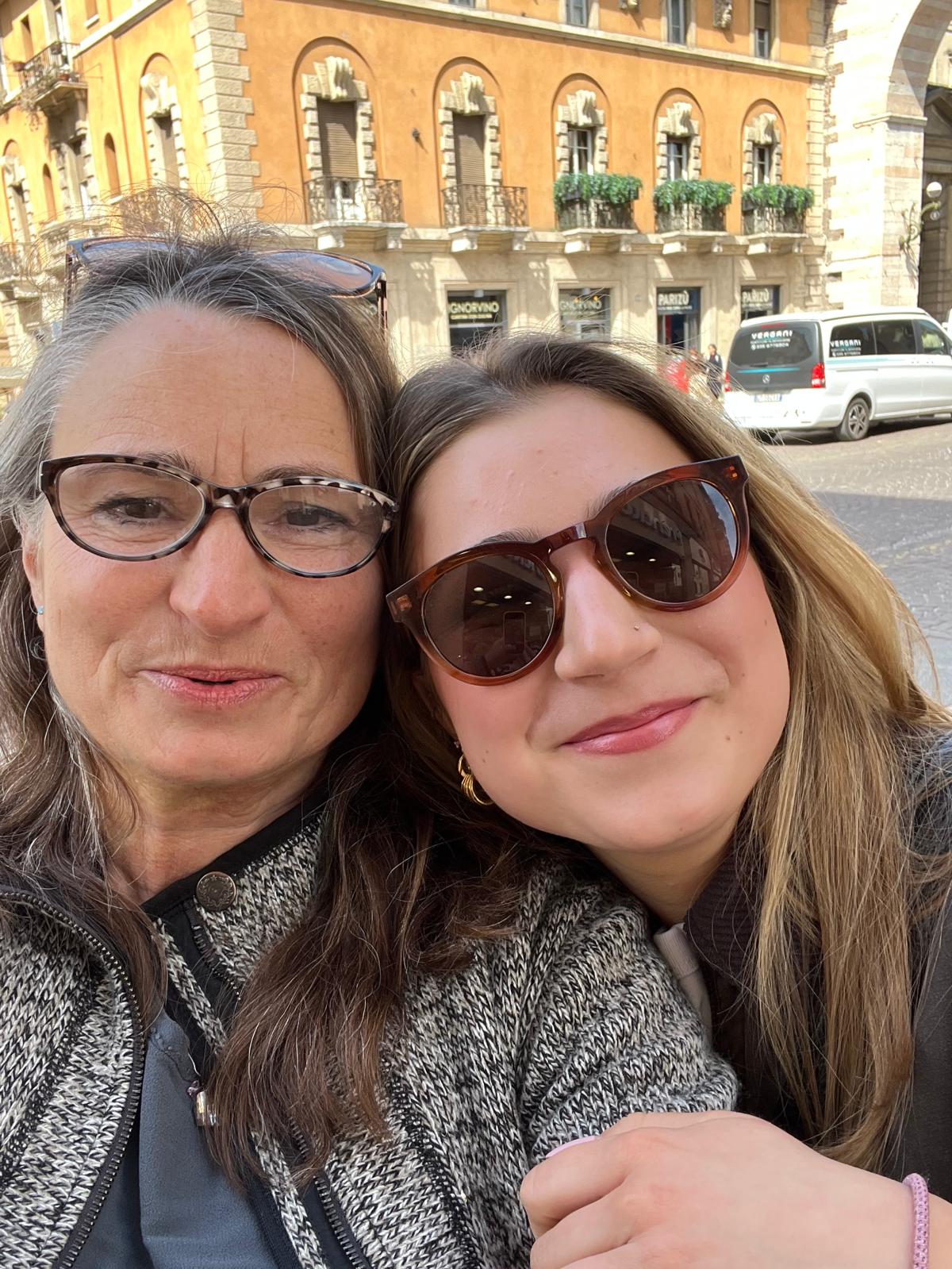 Ana & Helena